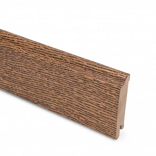 Плинтус шпонированный Lab Arte Oak Eben 80х15х2500 в интерьере