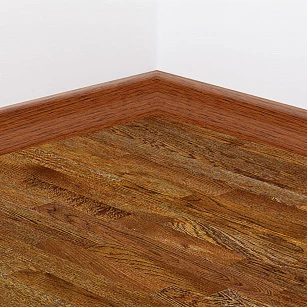 Плинтус шпонированный Tarkett JATOBA-MSASA 60х16х2400 в интерьере