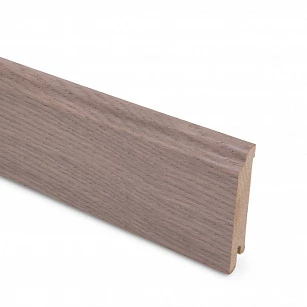 Плинтус шпонированный Lab Arte Oak Silver 80х15х2500 в интерьере
